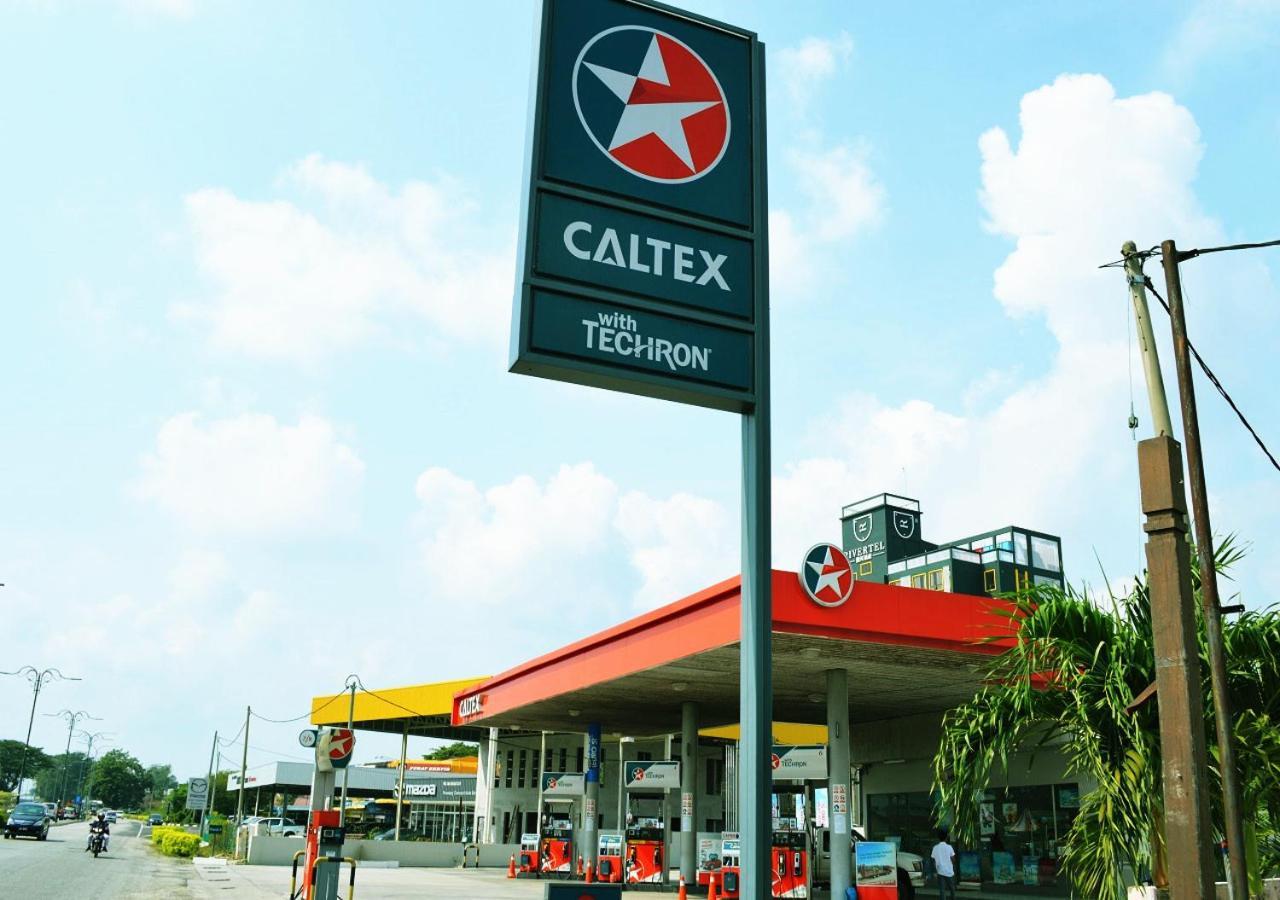 Angsoka Hotel Teluk Intan Exterior foto